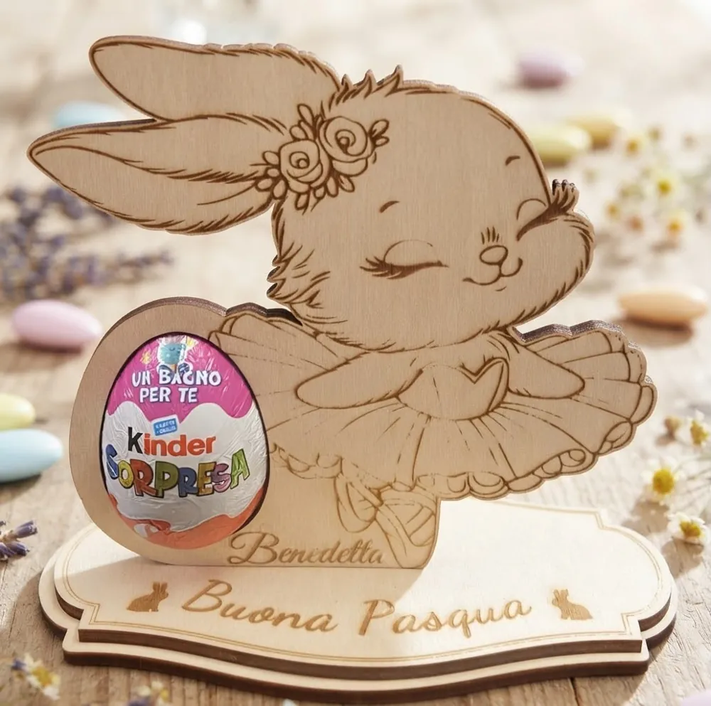 Coniglietto ballerina porta ovetto in legno col nome Benedetta e la scritta Buona Pasqua